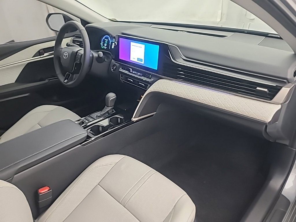 Used 2026 Toyota Camry XLE AWD/4WD image 14
