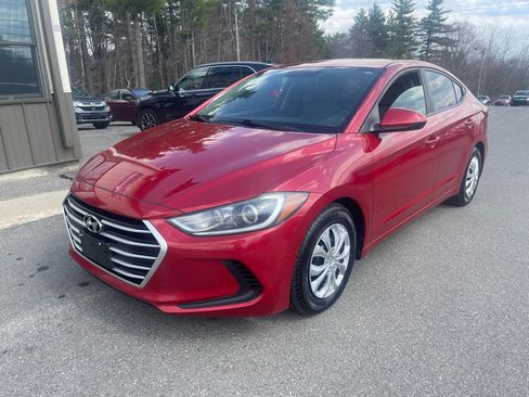 Used 2017 Hyundai Elantra SE image 1