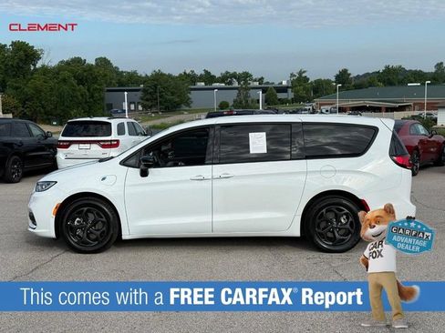 Used 2024 Chrysler Pacifica Limited FWD image 2