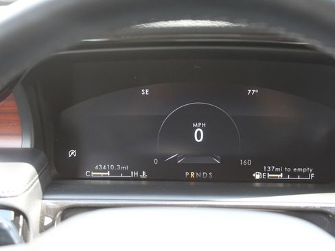 Used 2023 Lincoln Nautilus Reserve AWD/4WD image 13