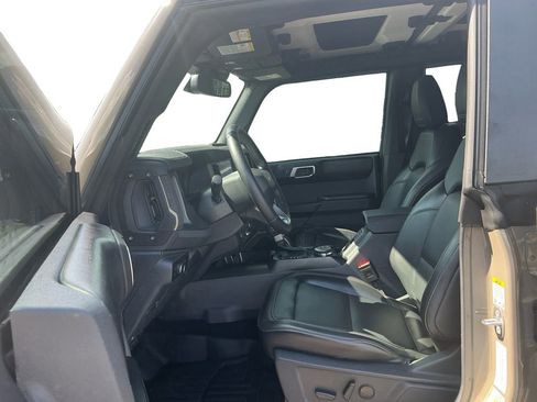 Used 2025 Ford Bronco Badlands AWD/4WD image 14
