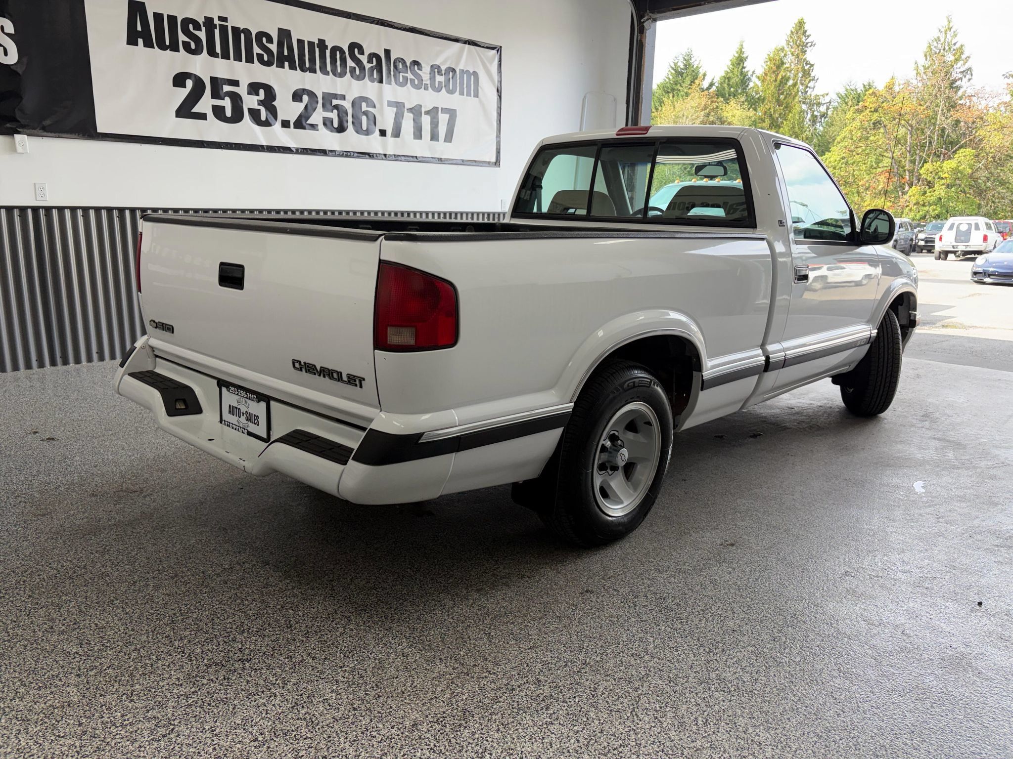 Used 1997 Chevrolet S10 Pickup LS RWD image 3