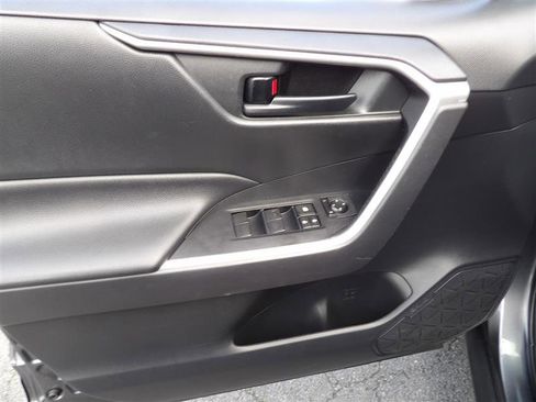 Used 2019 Toyota RAV4 LE image 11