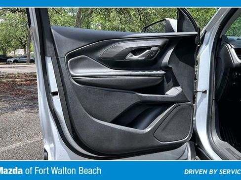 Used 2022 GMC Terrain SLE FWD image 17