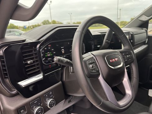 Used 2025 GMC Sierra 1500 SLT image 24