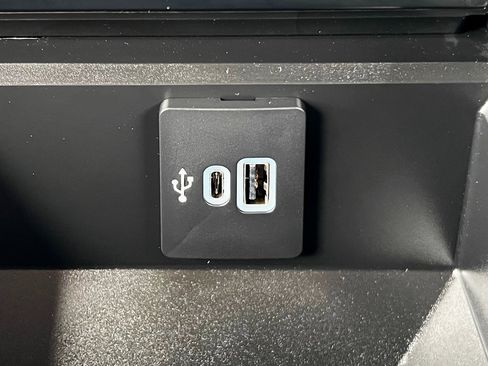 Used 2025 Ford F250 Platinum image 25