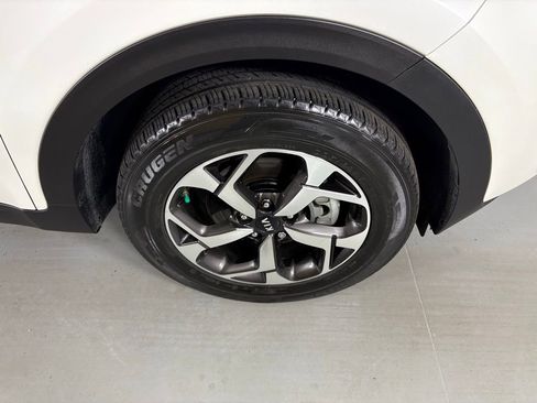 Used 2022 Kia Sportage LX image 11