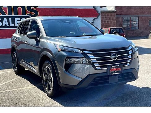 Used 2024 Nissan Rogue SV image 12