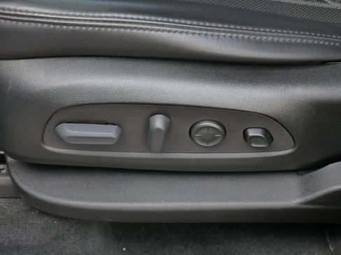 Used 2022 Buick Enclave Avenir w/ Avenir Technology Package image 19