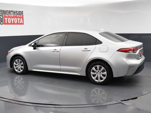 Used 2025 Toyota Corolla LE FWD image 2