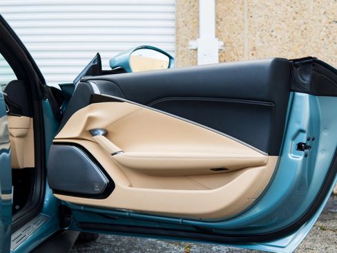 Used 2024 Ferrari Roma Spider RWD image 39