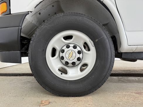 New 2025 Chevrolet Express 3500 w/ Driver Convenience Package image 7