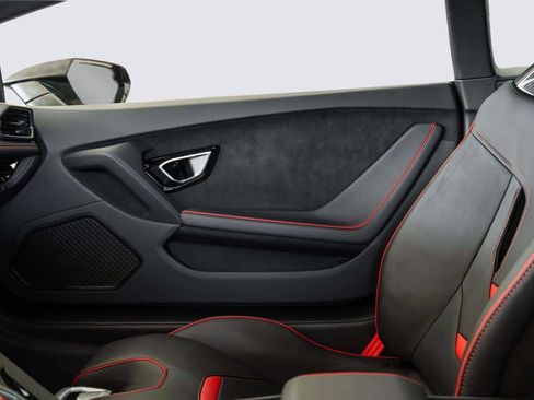 Used 2023 Lamborghini Huracan EVO RWD image 12