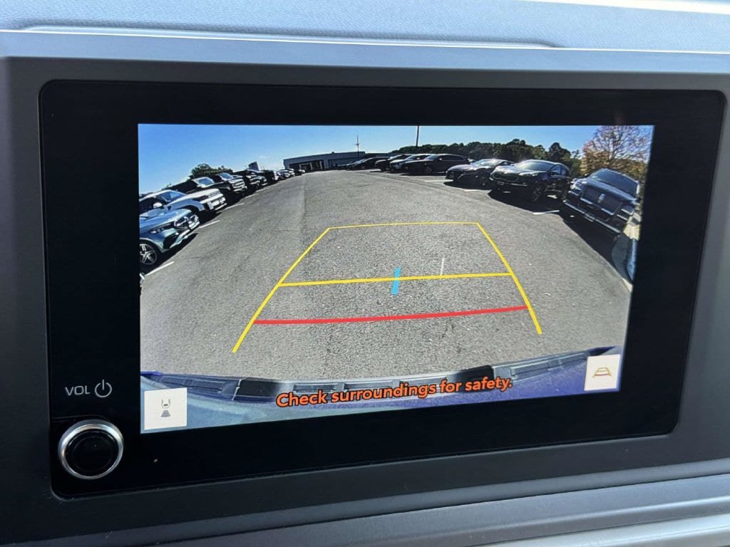 Used 2025 Toyota Tacoma SR5 AWD/4WD image 4