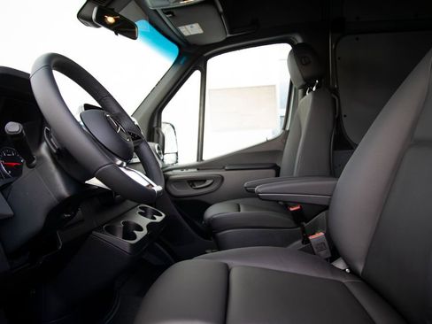 New 2026 Mercedes-Benz Sprinter 2500 image 12
