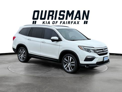 Used 2017 Honda Pilot Touring image 1