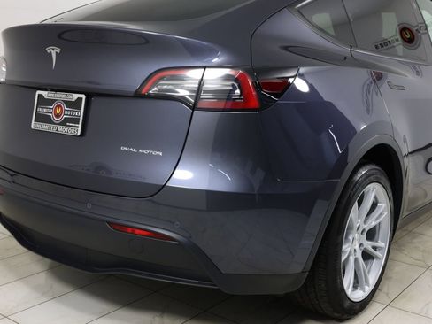 Used 2021 Tesla Model Y Long Range AWD/4WD image 38