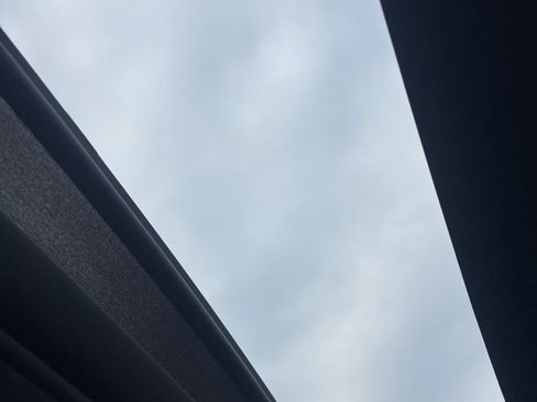 Used 2021 Volkswagen Tiguan SE R-Line image 11