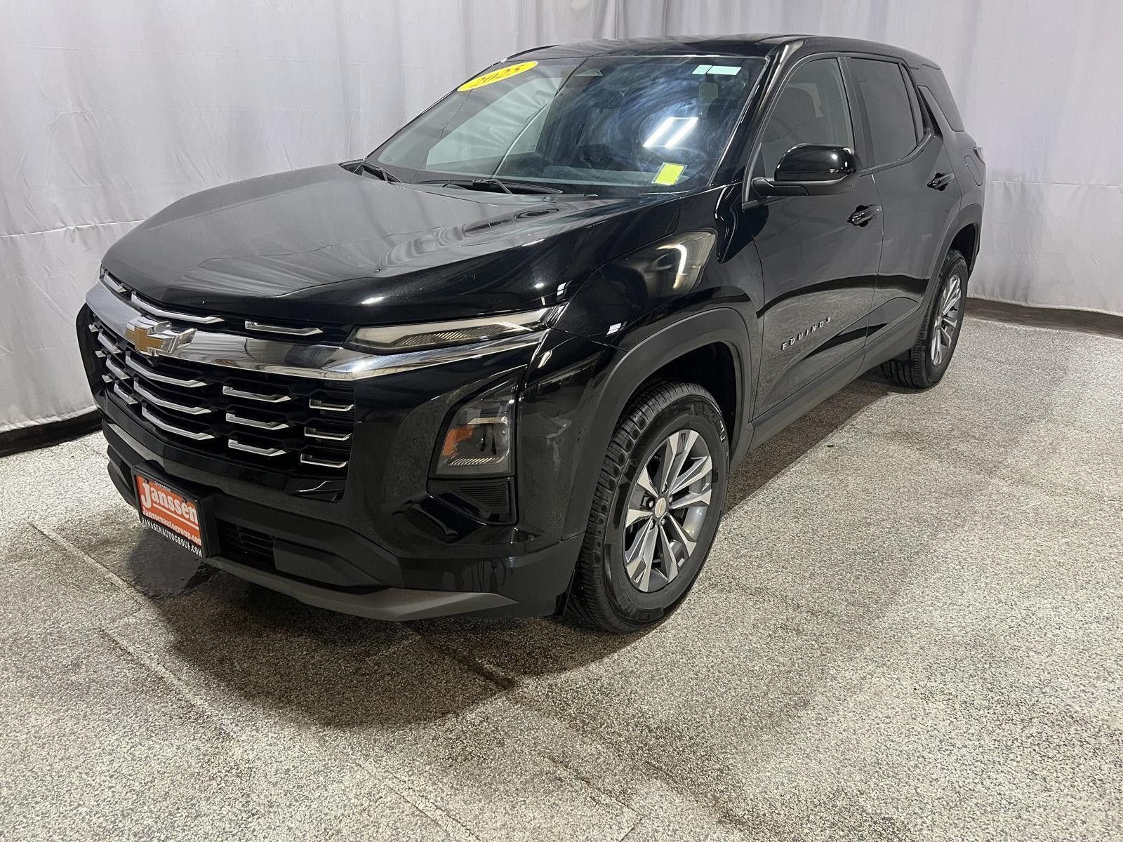 Used 2025 Chevrolet Equinox LT AWD/4WD image 4