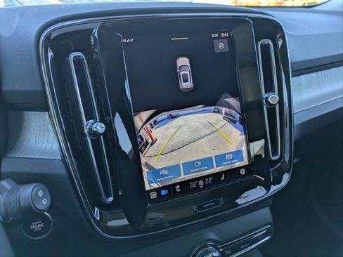 Used 2025 Volvo XC40 B5 Core w/ Protection Package Premier image 19