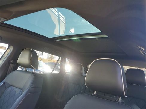 Used 2024 Volkswagen Atlas Cross Sport SEL Premium R-Line image 21