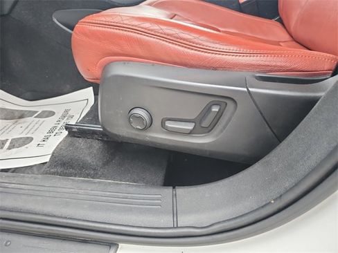 Used 2019 Volvo XC40 T5 Momentum image 15