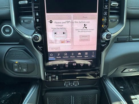 New 2026 RAM 2500 Laramie AWD/4WD image 26