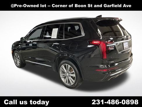 Used 2022 Cadillac XT6 Premium Luxury image 3