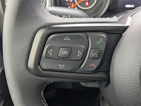 Used 2025 Jeep Gladiator Sport image 21