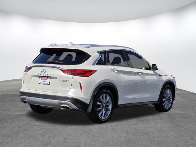 Used 2020 INFINITI QX50 Luxe w/ Navigation Package FWD image 4