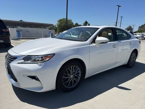 Used 2017 Lexus ES 350 w/ Premium Package image 3