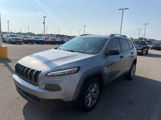 Used 2015 Jeep Cherokee Sport FWD video 1