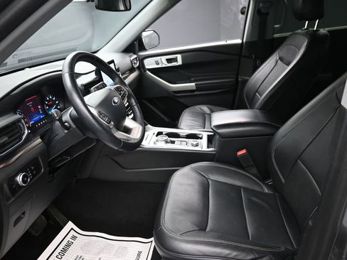 Used 2023 Ford Explorer Limited AWD/4WD image 7