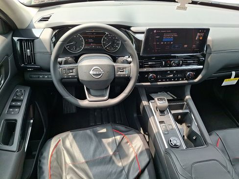 Used 2026 Nissan Pathfinder SV AWD/4WD image 11