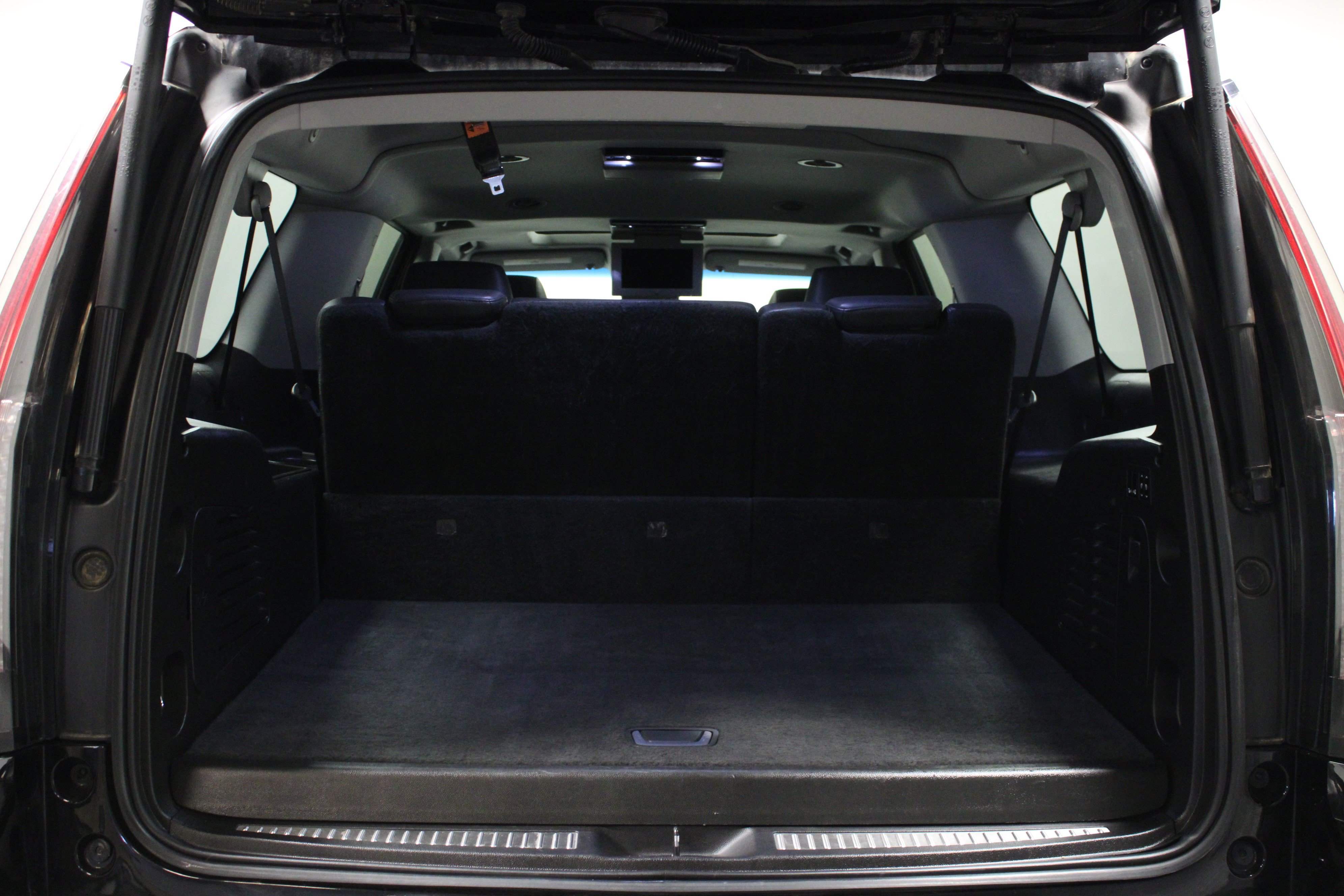 Used 2019 Cadillac Escalade ESV Luxury AWD/4WD image 16