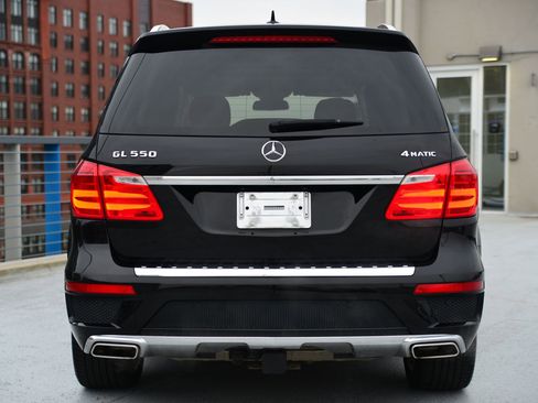 Used 2015 Mercedes-Benz GL 550 4MATIC image 10
