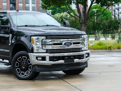 Used 2019 Ford F250 Lariat w/ Lariat Ultimate Package AWD/4WD image 3