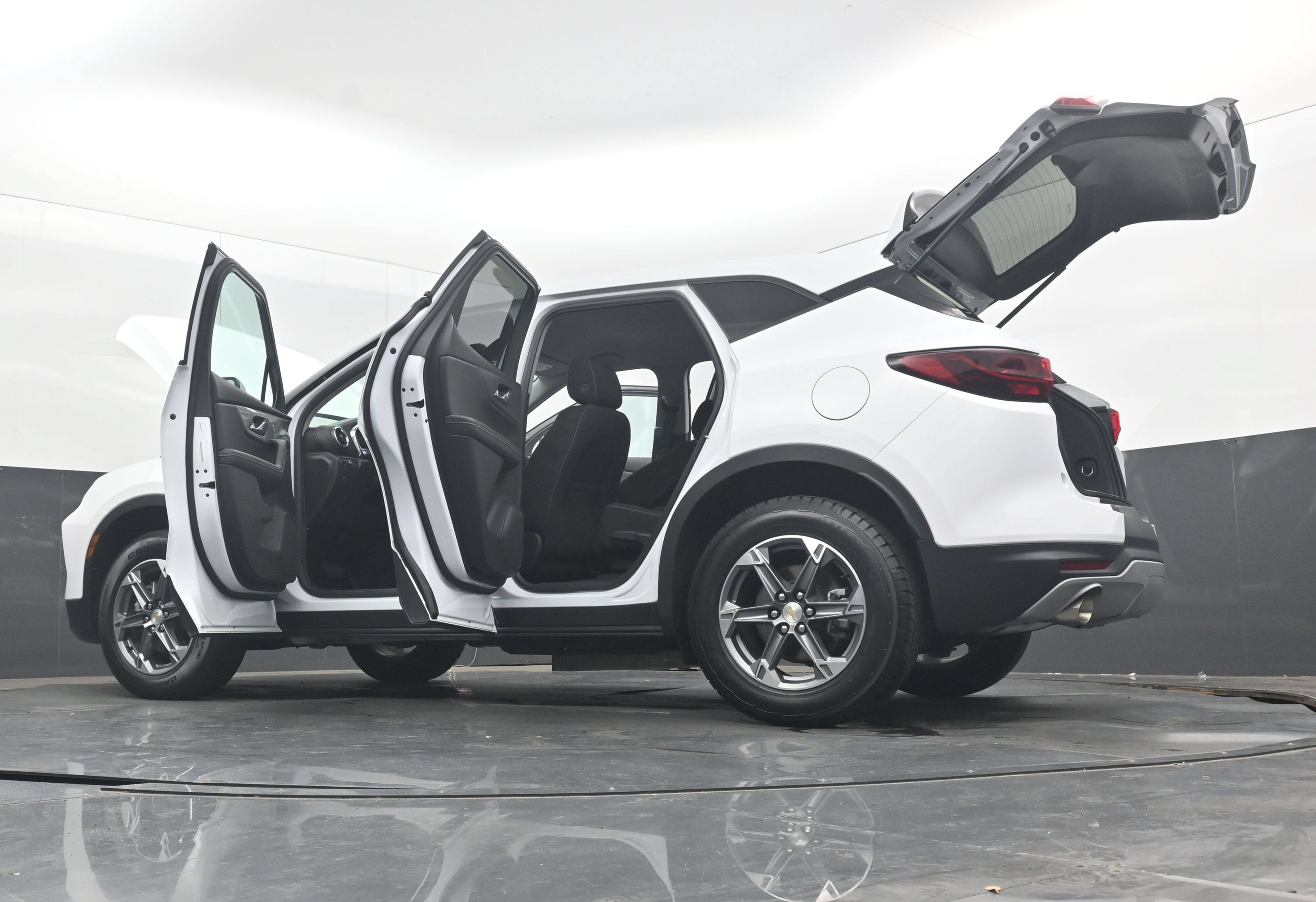 Used 2025 Chevrolet Blazer LT FWD image 43