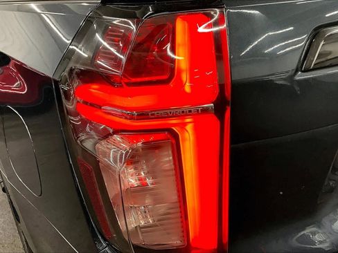 Used 2021 Chevrolet Suburban Z71 w/ Z71 Signature Package image 28