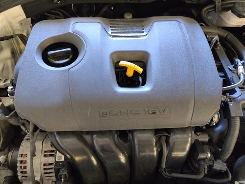 Used 2020 Hyundai Elantra Value Edition w/ Cargo Package (C1) image 30