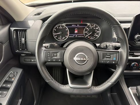 Used 2023 Nissan Pathfinder SV AWD/4WD image 23