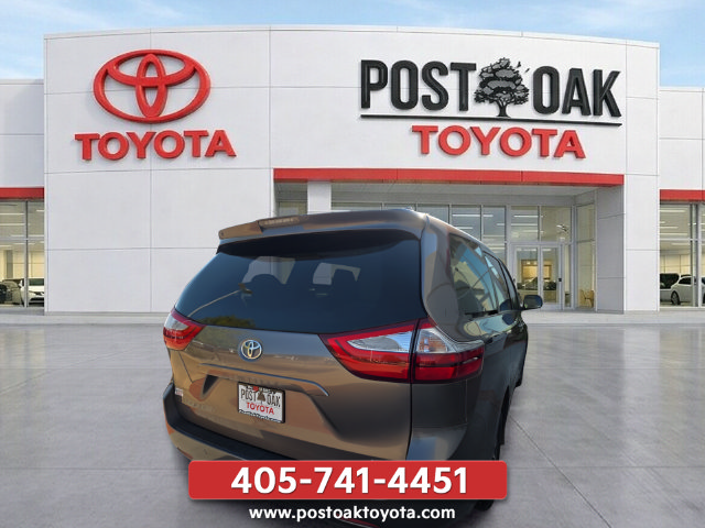 Used 2019 Toyota Sienna XLE w/ XLE Navigation Package FWD image 6