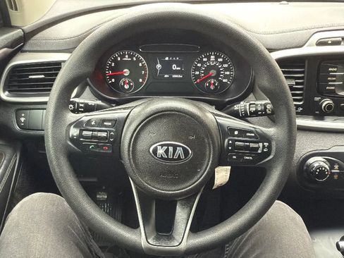 Used 2017 Kia Sorento LX image 10
