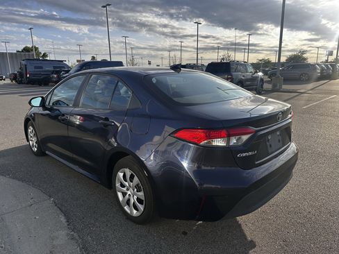 Used 2025 Toyota Corolla LE FWD image 3