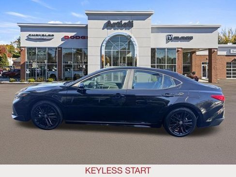 Used 2025 Toyota Camry SE FWD image 4