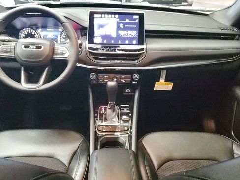 Used 2026 Jeep Compass Latitude AWD/4WD image 10