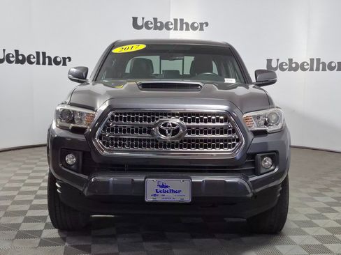 Used 2017 Toyota Tacoma TRD Sport image 2