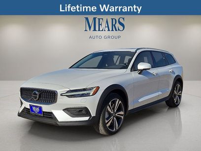 New 2026 Volvo V60 B5 Cross Country Plus w/ Protection Package Premier