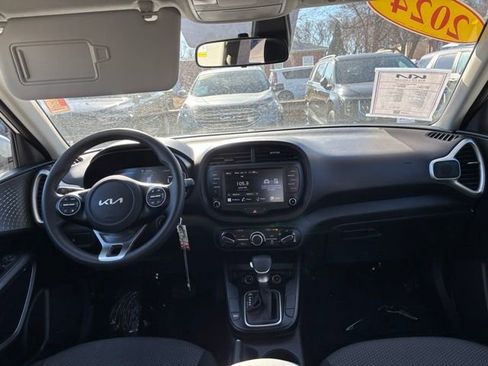 Used 2024 Kia Soul LX w/ Option Group 015 image 30