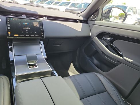 Used 2026 Land Rover Range Rover Evoque S AWD/4WD image 19
